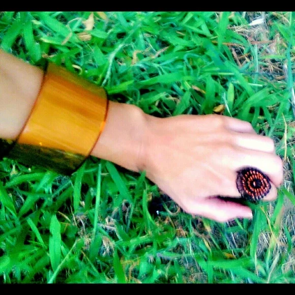 Wide, Oversized Vintage Bakelite Bangle Bracelet - Picture 4 of 4